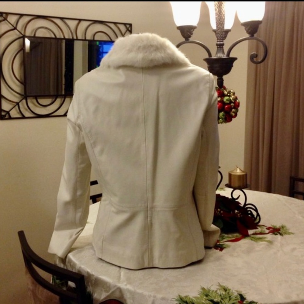 Leather Fur Collar Coat🎉3X HP🎉 - Picture 2 of 5